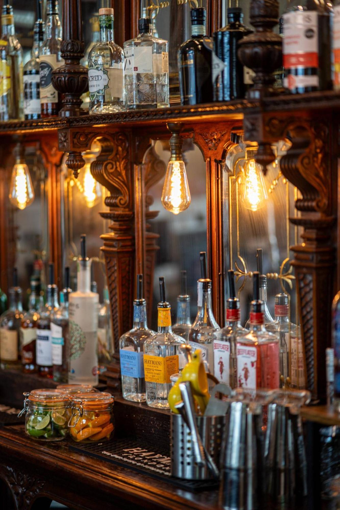 Publove @ The White Ferry, Victoria London Luaran gambar