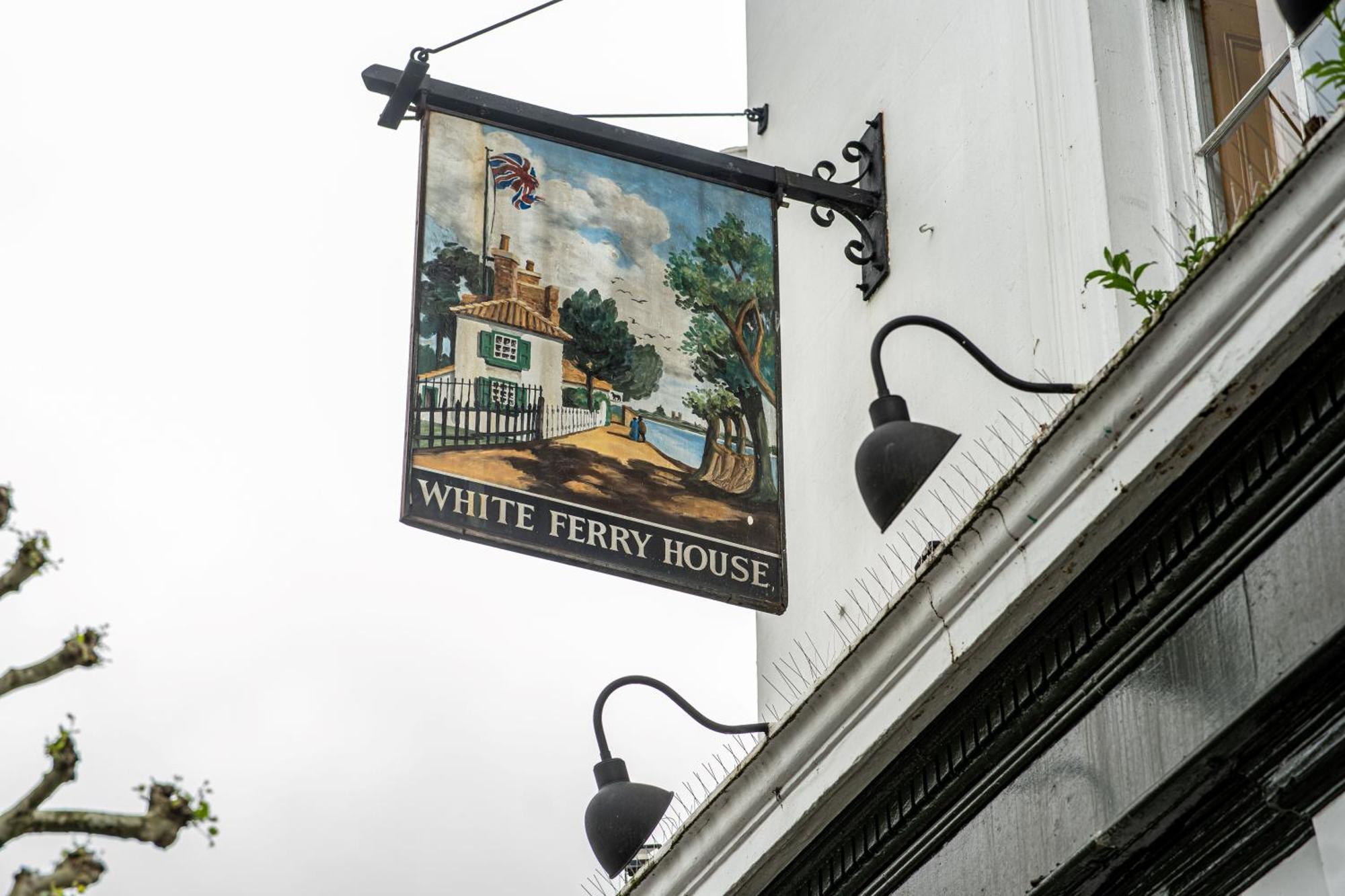 Publove @ The White Ferry, Victoria London Luaran gambar