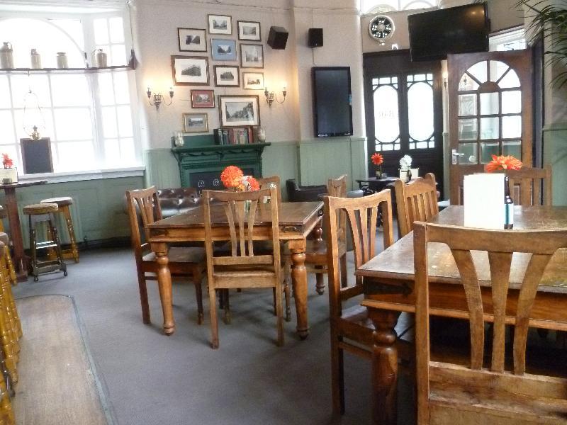Publove @ The White Ferry, Victoria London Luaran gambar